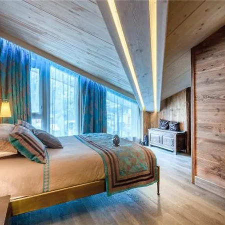 Jeannine Aparthotel